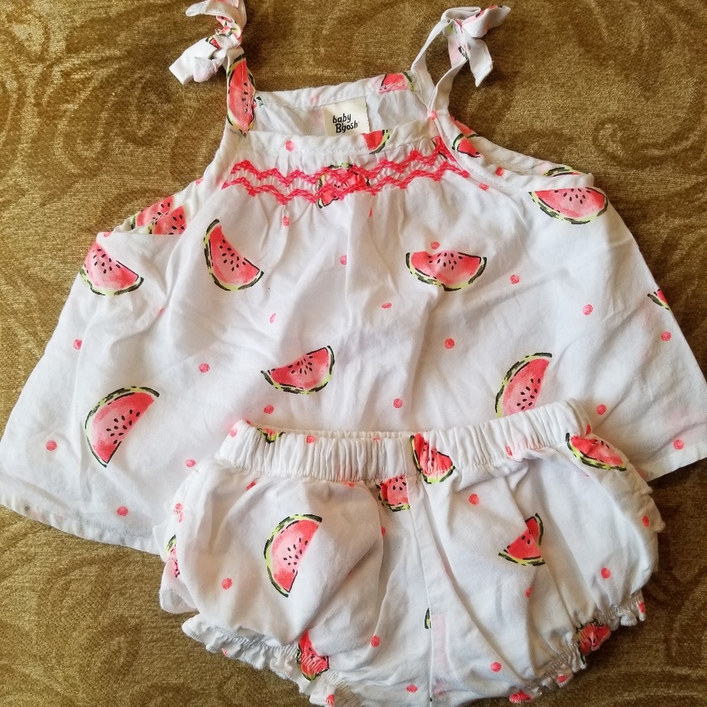 Oshkosh B'gosh 2 piece girl's set/size 0-3 months